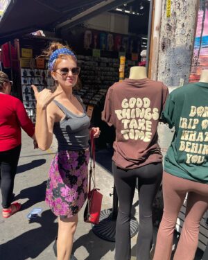 Marián Aguilera Instagram - The beautiful chaos of a street market 🫶🏼🍇👚🧦🍉