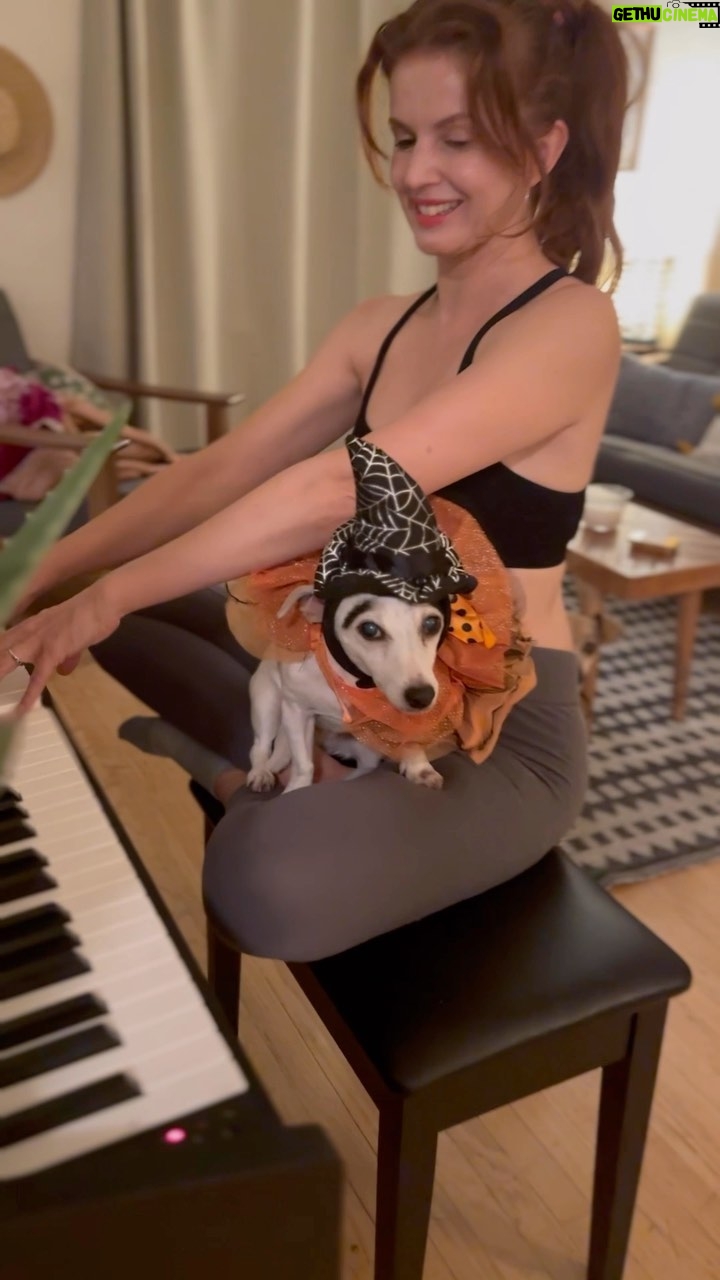Marián Aguilera - 2.3K Likes - 🎵🎃🧡🎵🎃🧡🎵🎃🧡
#halloween
