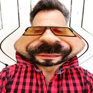 Marián Čekovský Instagram - Vreckoš čavo na pondelok.  Veľa úsmevov už v pondelok ❤️