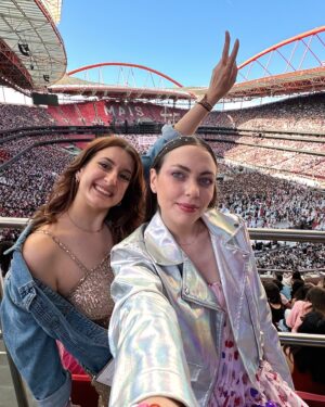 Mariana Baptista Instagram - What a night 🦋🪩✨🧚🏻🎤 thank you @taylorswift @paramore #theerastour #lisbon