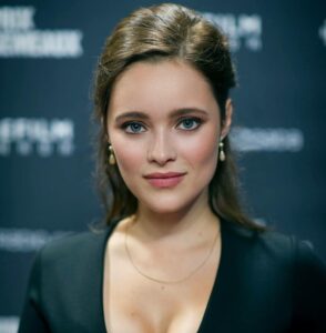 Actress Marianne Fortier HD Instagram Photos and Wallpapers July 2017