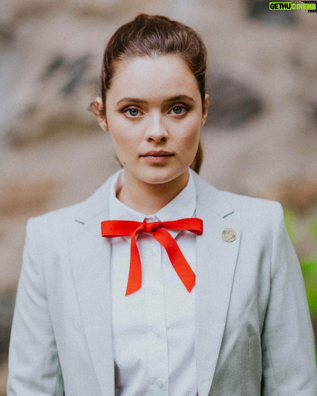 Marianne Fortier - 2.1K Likes - Ben trop heureuse de vous dire que TOUS les Ć©pisodes de L'ACADĆMIE sont disponibles AUJOURD'HUI sur le Club Illico fac vous pouvez binge watch SOLIDE! (Pis l'premier est gratissssss) ššš