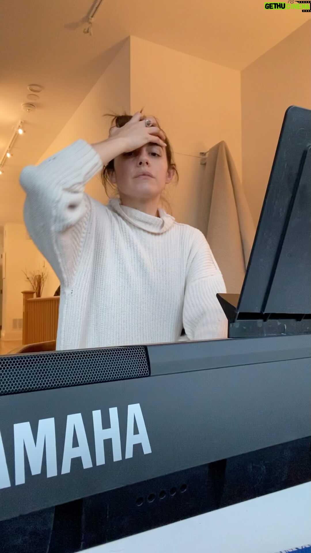 Marianne Rendón - 1.5K Likes - Practice makes progress. 🎼🎹