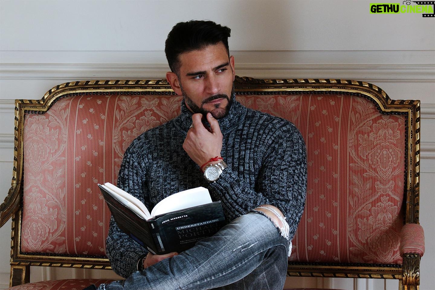 Mariano Brozincevic - 1K Likes - No necesito saberlo todo, tan sólo necesito saber donde encontrar aquello que me falta, cuando lo necesite. OUTFIT: @fcurban PH: @c_poblete 📸 @thesweetspotstgo #marianobrozincevic #marianobrozz #menstyle #mensfashion #menswear #lifestyle