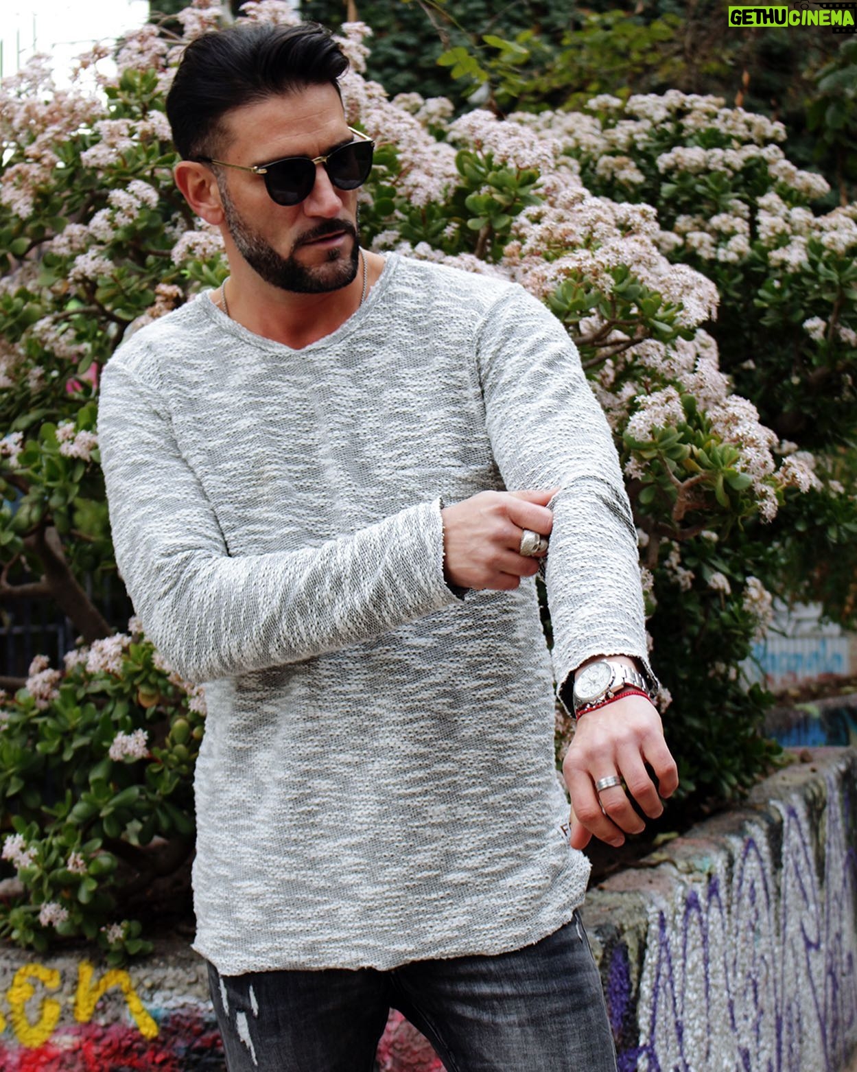 Mariano Brozincevic - 1K Likes - SMELL OF SPRING 🌻 outfit: @fcurban PH: @c_poblete 📸 gafas: @verwellstore 😎 #marianobrozincevic #marianobrozz #menstyle #menswear #mensfashion #chile