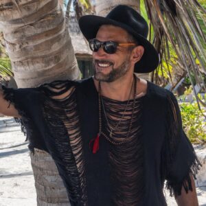 Mariano Brozincevic Instagram - TOTAL BLACK TULUM 😎 #marianobrozincevic #marianobrozz #lifestyle #tulum PH: @brunogalassii 📸