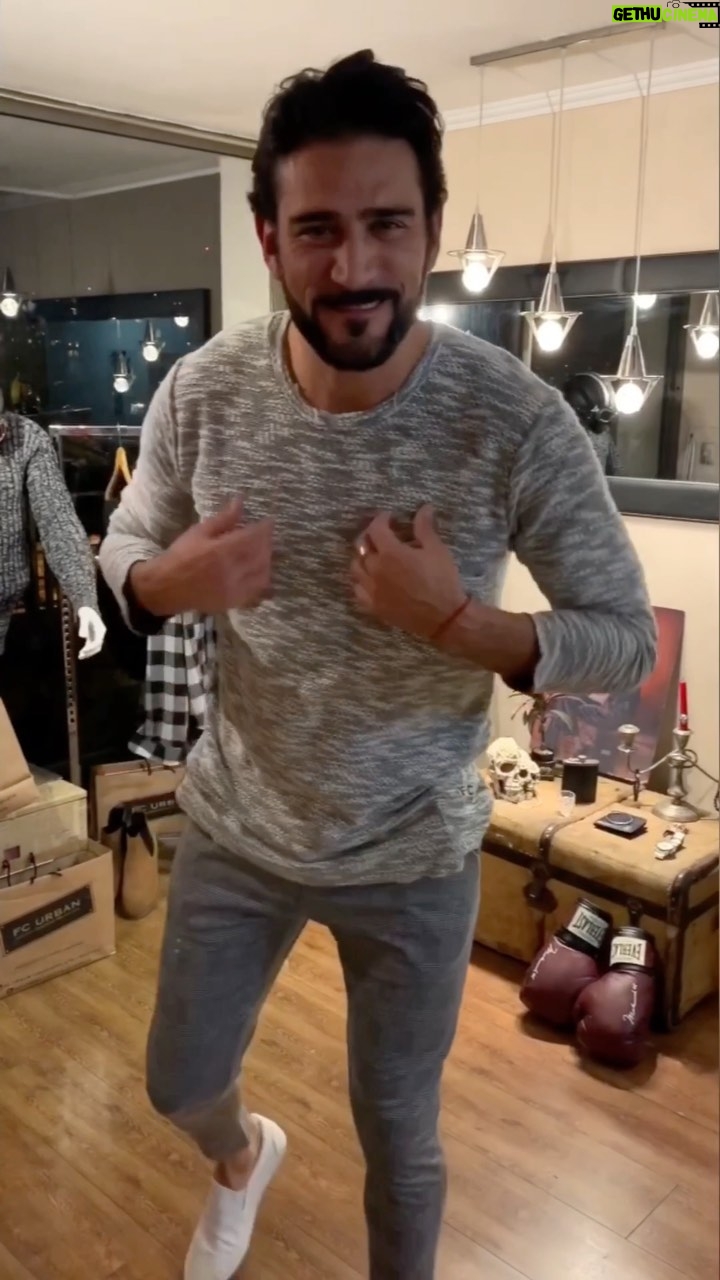 Mariano Brozincevic - 634 Likes - Colección @fcurban 🎞video-edition @mca.sepulveda 🎥 #quedateencasa #moda #fashionstyle #marianobrozincevic #marianobrozz