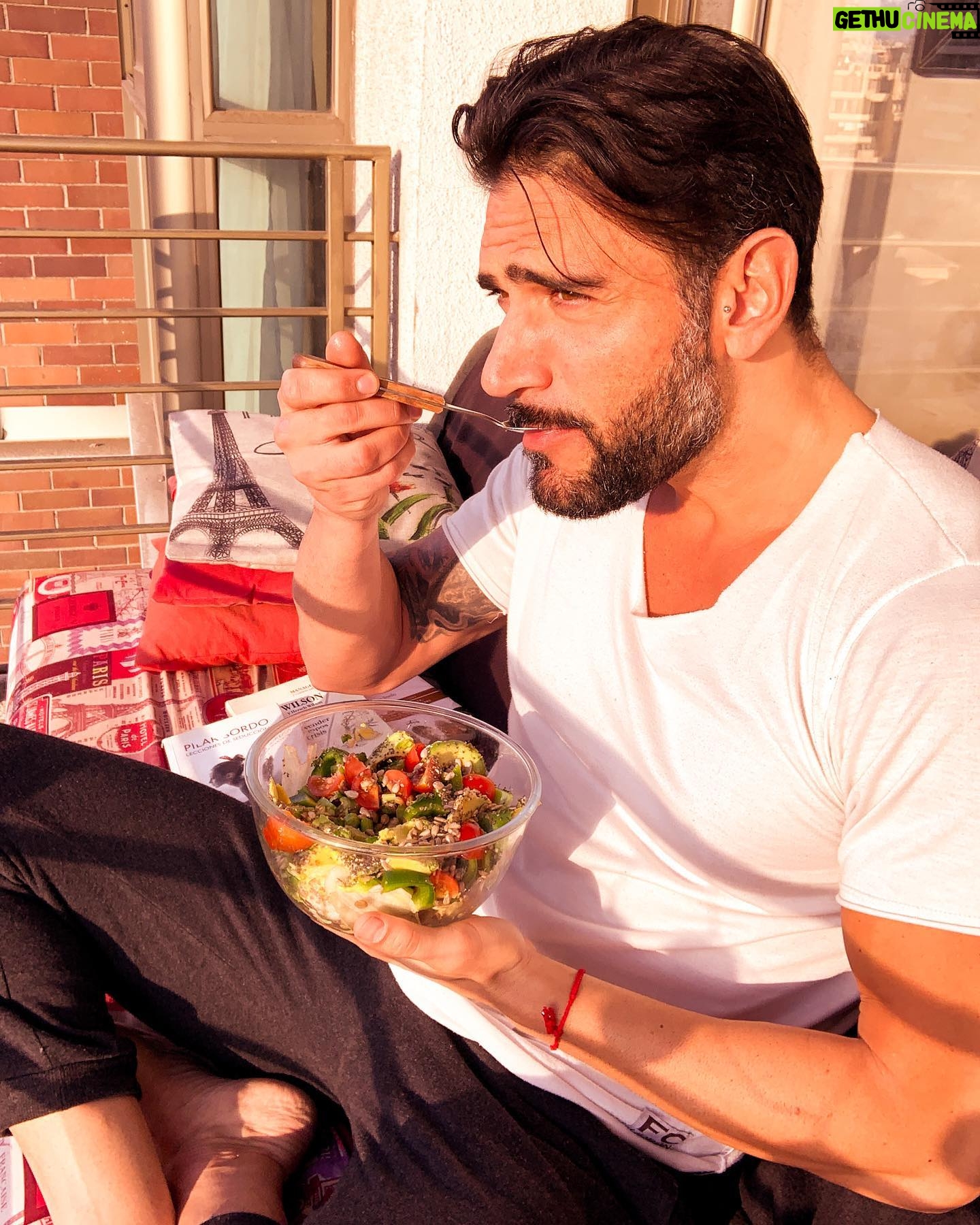 Mariano Brozincevic - 757 Likes - No empieces una dieta que terminará algún día! Comienza un estilo de vida que dure para siempre! Cómo te estás alimentando esta cuarentena? #marianobrozinsevic #marianobrozz #lifestyle #alimentacionsaludable #happy @nissi.ver