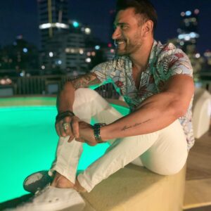 Mariano Brozincevic Instagram - SMILE 😁 buenas vibras para todos!!! #marianobrozz #marianobrozincevic #chile