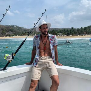 Mariano Brozincevic Instagram - The sea calls me!!🌊🐳 #marianobrozincevic #marianobrozz #menstyle #mexico #playa