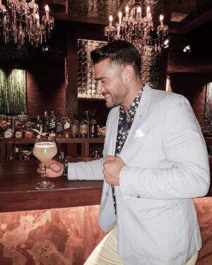 Mariano Brozincevic Instagram - Brindo por que pronto se acaba la cuarentena!!! Salud! 🥂 #marianobrozincevic #marianobrozz #menstyle #menswear #mensfashion