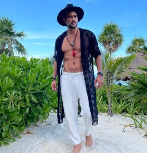 Mariano Brozincevic Instagram - SHOTING!!!, PH: by @fer.broz 📸 #playadelcarmen #summer #marianobrozz #marianobrozincevic