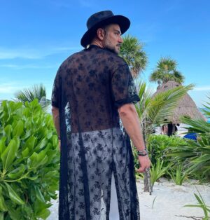 Mariano Brozincevic Instagram - SHOTING!!!, PH: by @fer.broz 📸 #playadelcarmen #summer #marianobrozz #marianobrozincevic