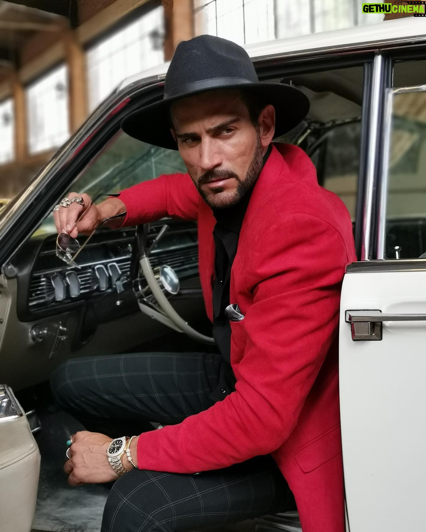 Mariano Brozincevic - 666 Likes - Buen viernes!!! #red #marianobrozz #marianobrozincevic #lifestyle #mexico