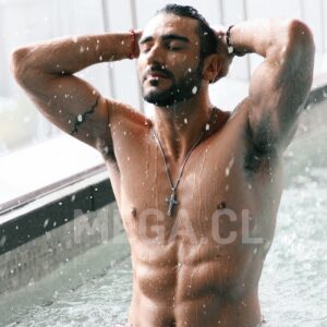 Mariano Brozincevic Instagram - WINTER 🏊🏻‍♂️ #marianobrozz #marianobrozincevic #fitnessmotivation #chile