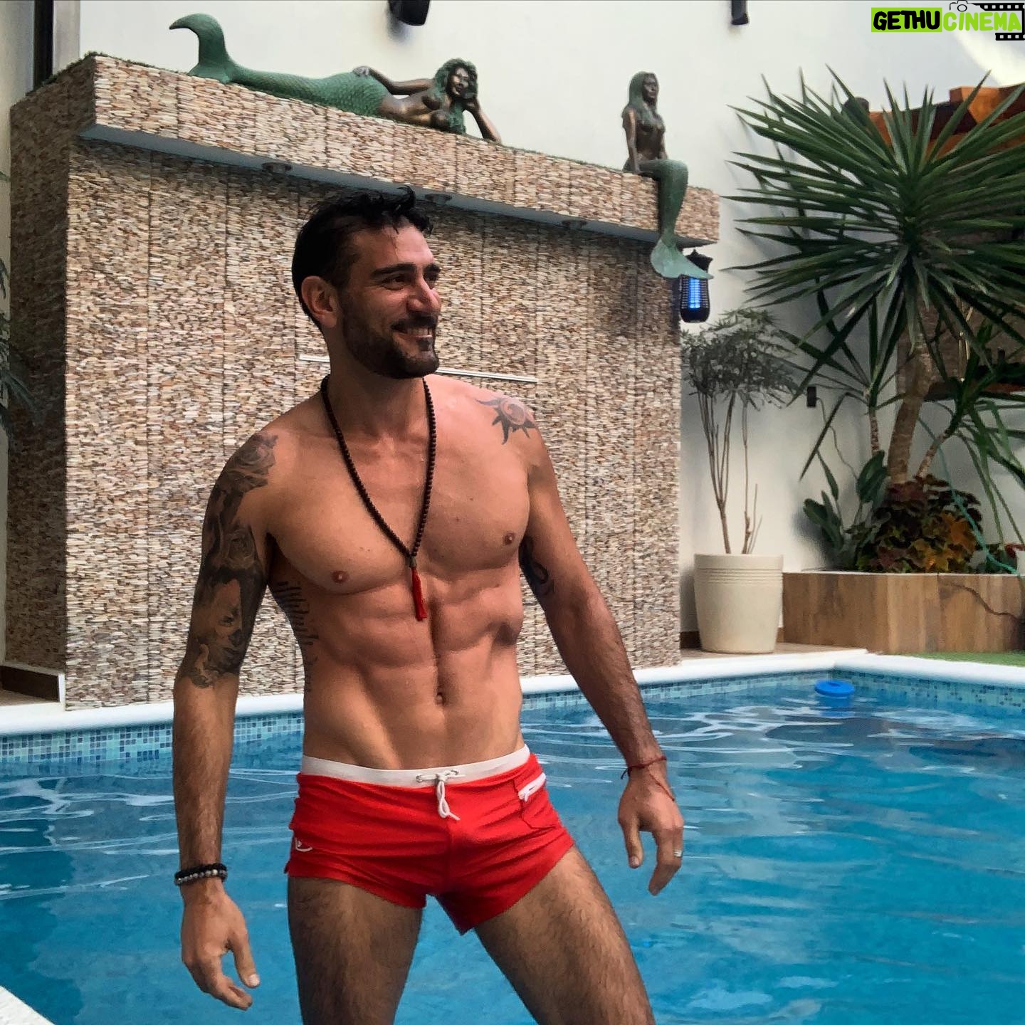 Mariano Brozincevic - 675 Likes - Aquí casual con las sirenas!!😂🧜🏻♀️ #marianobrozincevic #marianobrozz #lifestyle #playadelcarmen