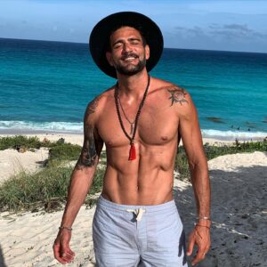 Mariano Brozincevic Instagram - Que nunca falte la vitamina D!!! ☀️ #marianobrozincevic #marianobrozz #lifestyle #cancun