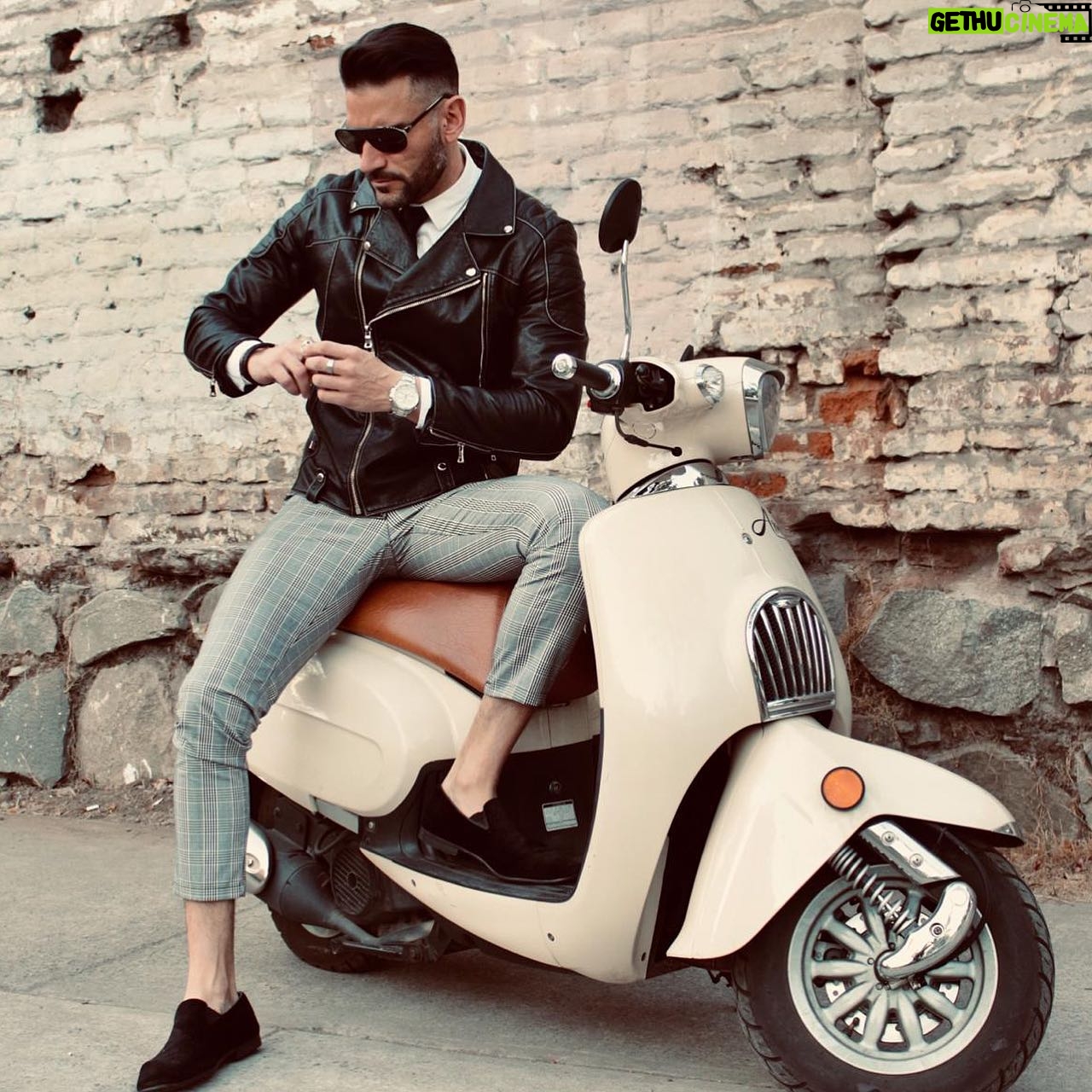 Mariano Brozincevic - 694 Likes - MODE MOTO 🛵😎 PH: @c_poblete #marianobrozincevic #marianobrozz #motos