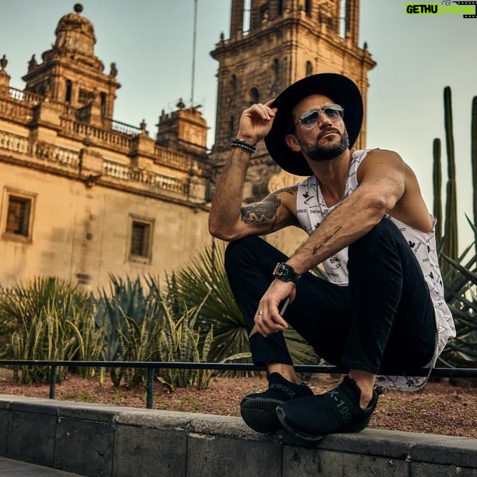 Mariano Brozincevic - 569 Likes - Street by @ao_________________________ PH: @cwolfphoto 📷 #marianobrozincevic #marianobrozz #mexico #mensfashion