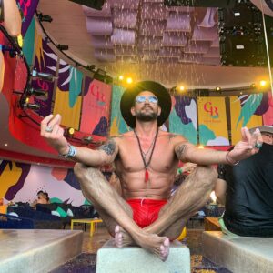 Mariano Brozincevic Instagram - Siempre es buen momento para conectar con uno mismo!! #nomaste #hoytequila #marianobrozincevic #marianobrozz #cocobongobeachparty