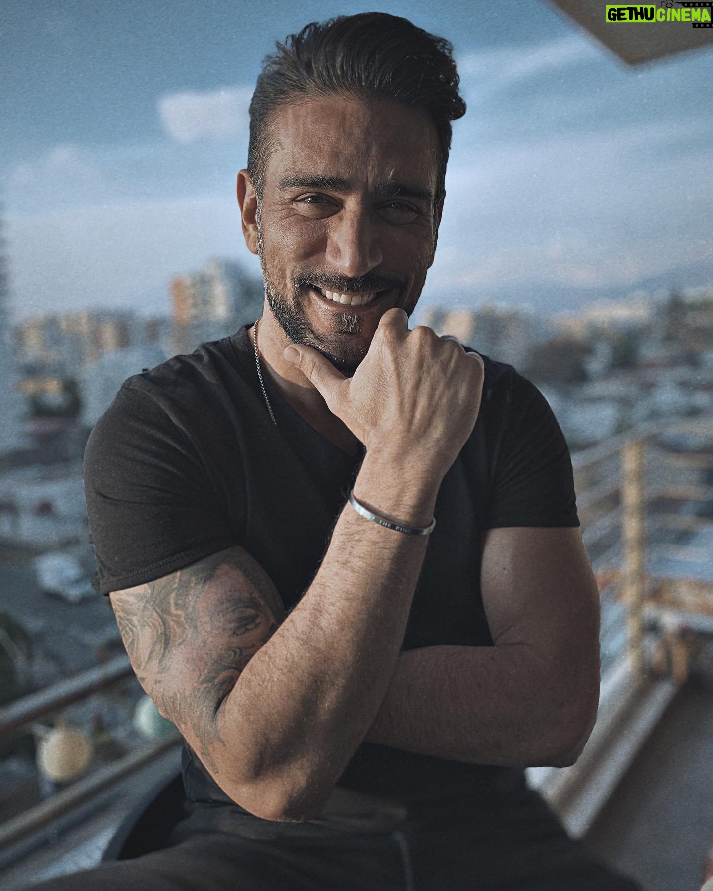 Mariano Brozincevic - 771 Likes - No pospongas el disfrute y la felicidad hasta llegar al destino.La vida está compuesta de muchos “ahoras”.El camino es lo que importa, no la meta ni el destino. Proponte estar presente, apreciar el momento,sin apurarte. Disfruta el viaje. Enjoy the ride. #marianobrozincevic #marianobrozz #chile
PH: 📸 @mca.sepulveda
