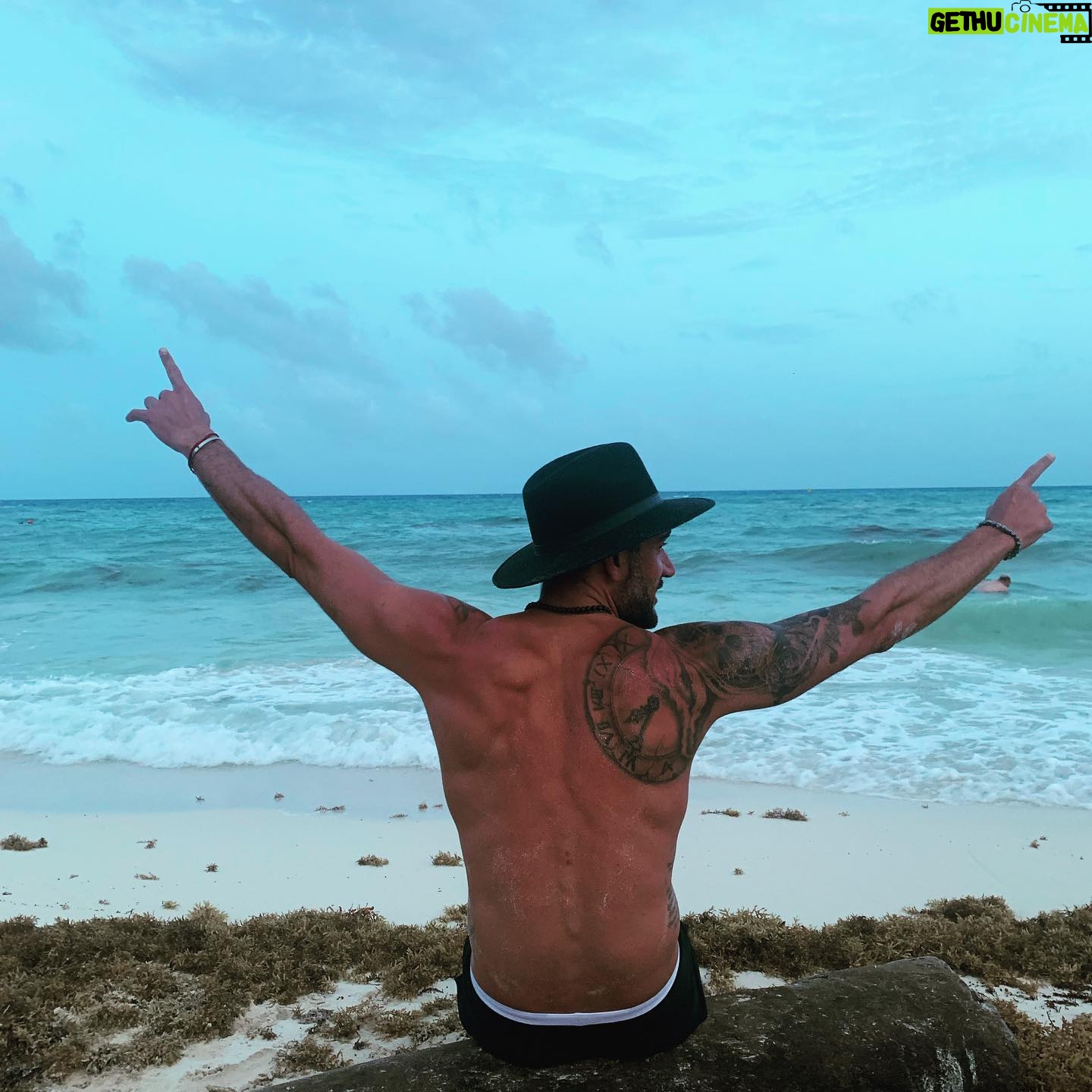 Mariano Brozincevic - 1K Likes - Siempre de verano!! 😎 #marianobrozincevic #marianobrozz #lifestyle #caribemexicano