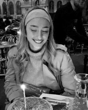 Marie Gillain Instagram - Joyeux anniversaire ma belle ❤️❤️❤️
#19ans🎂 
Allez, pas de déclaration d’amour sur Instagram mais une petite photo quand même…