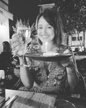 Marie Gillain Instagram - Une fille, une bougie à souffler,
 avec ses 3 amours pour fêter ça!
❤️❤️❤️
#anniversaire #cap #glurp #çayestcestpassé #!!!