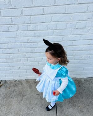 Marie-Joëlle Parent Instagram - Halloween 2023 🐇 🎩 🕰️ 👑♥️ creative direction @gdewilde