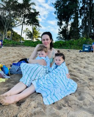 Marie-Joëlle Parent Instagram - First week of January in our favorite place 🌺 🌊 🏄‍♀️
