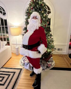 Marie-Joëlle Parent Instagram - Is it too late to share Christmas pictures? Probably. 🎅🎁
