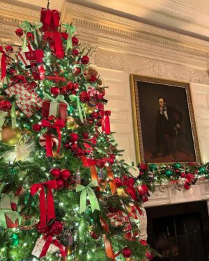 Marie-Joëlle Parent Instagram - A day at the @WhiteHouse with our amazing group of @pinterestcreators 📌🫶🏻🎄 What an absolute honor. They were invited by @flotus to help decorate for the holidays. An experience I will never forget!