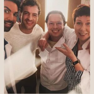 Marie Réache Instagram - Tournage avec les copains #PBLV 

@jolatzko 
@davysardouofficiel 
@inakilartigue 
@pblvofficiel