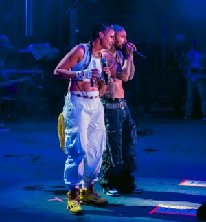 Marième Ndiaye Instagram - De Limoilou jusqu’à la stratosphère 🚀🔥🖤
@souldia.officiel quel Show mémorable que tu as offert!!

Merci encore pour l’invitation : On est Ensemble 🤝🏾
📸 @legarsdesarchives 

#francos #francosmtl #Souldia #Marieme #Mario #Familyfirst #Limoilou #Lland #Qcflava