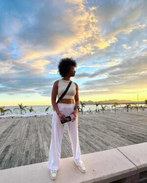 Marième Ndiaye Instagram - Cannes 🌴😏🫶🏾

@canneseries @stlaurenttv #BonMatinChuck 
@lou_belanger  @matcyr @sassastark @nicopinson @barryrussell @cass6_____ @bell @cineflixmedia 

.
.
.
#Stlaurenttv #Mario #Canneseries #Cannes #BellMedia #Qcflava #fanta @telefilm_canada @la.sodec