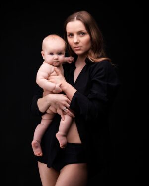 Mariia Pustova Instagram - Радію, що у мене є можливість бути мамою
Хочу обійняти кожну маму, Ви супергерої 
Бути мамою складно, але солодко ❤️