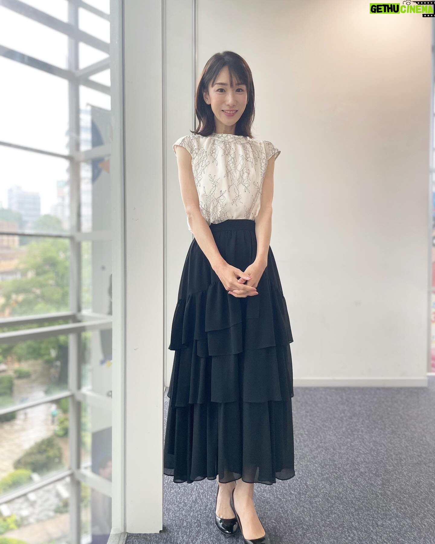Mariko Dou - 2.3K Likes - 昨日の「ワイド!スクランブル」の衣装は、
☆ブラウス,スカート… #proportionbodydressing
☆アクセサリー… #starjewelry
でした👗✨
白✖️黒のコーディネートが素敵でした🤍
昨日の雨から一転、今日はいい天気ですね☀️
素敵な週末をお過ごしください^_^
#大下容子ワイドスクランブル #ワイドスクランブル #ニュース #テレビ朝日 #アナウンサー
#堂真理子 #アナウンサー衣装 #番組衣装