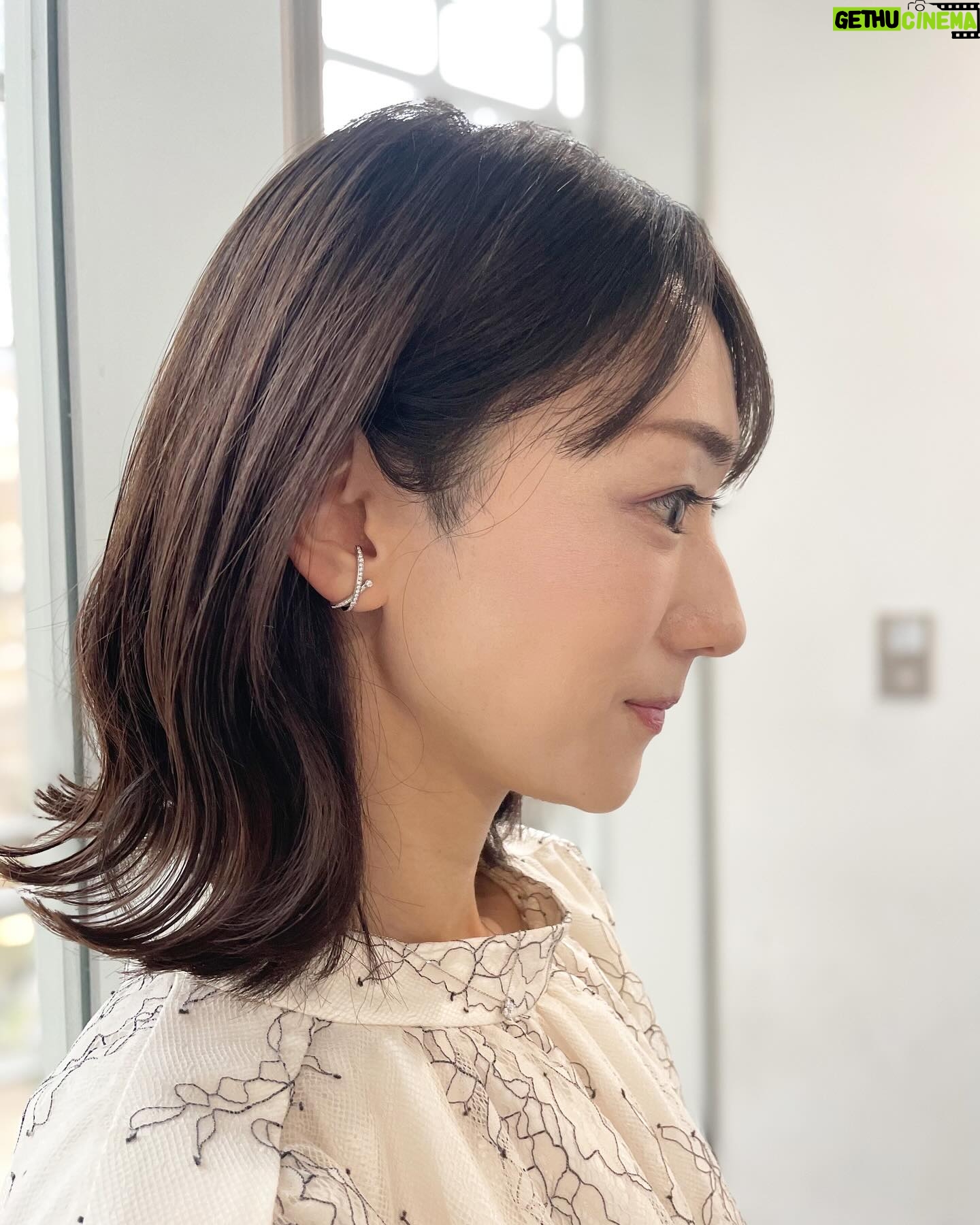Mariko Dou - 2.3K Likes - 昨日の「ワイド!スクランブル」の衣装は、
☆ブラウス,スカート… #proportionbodydressing
☆アクセサリー… #starjewelry
でした👗✨
白✖️黒のコーディネートが素敵でした🤍
昨日の雨から一転、今日はいい天気ですね☀️
素敵な週末をお過ごしください^_^
#大下容子ワイドスクランブル #ワイドスクランブル #ニュース #テレビ朝日 #アナウンサー
#堂真理子 #アナウンサー衣装 #番組衣装
