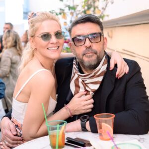 Marilena Radou Instagram - Εμένα οι φίλοι μου είναι...ΧΡΩΜΑΤΑ!!!
🩷💙💗❤️💜💛💚🤎🧡
@constasy
#friends #frienship #smiles #happiness #love #colours #mypeople #family #opening #party #photography @elizabeth_photography