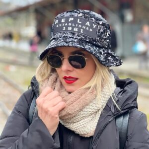 Marilena Radou Instagram - Ο μόνος σίγουρος τρόπος να προλάβεις ένα τρένο είναι να χάσεις το προηγούμενο.
Pierre Daninos , 1913-2005, Γάλλος συγγραφέας
#train #trainstation #kalavryta #trip #friends #snood #hoody #clothes #styling #girls
