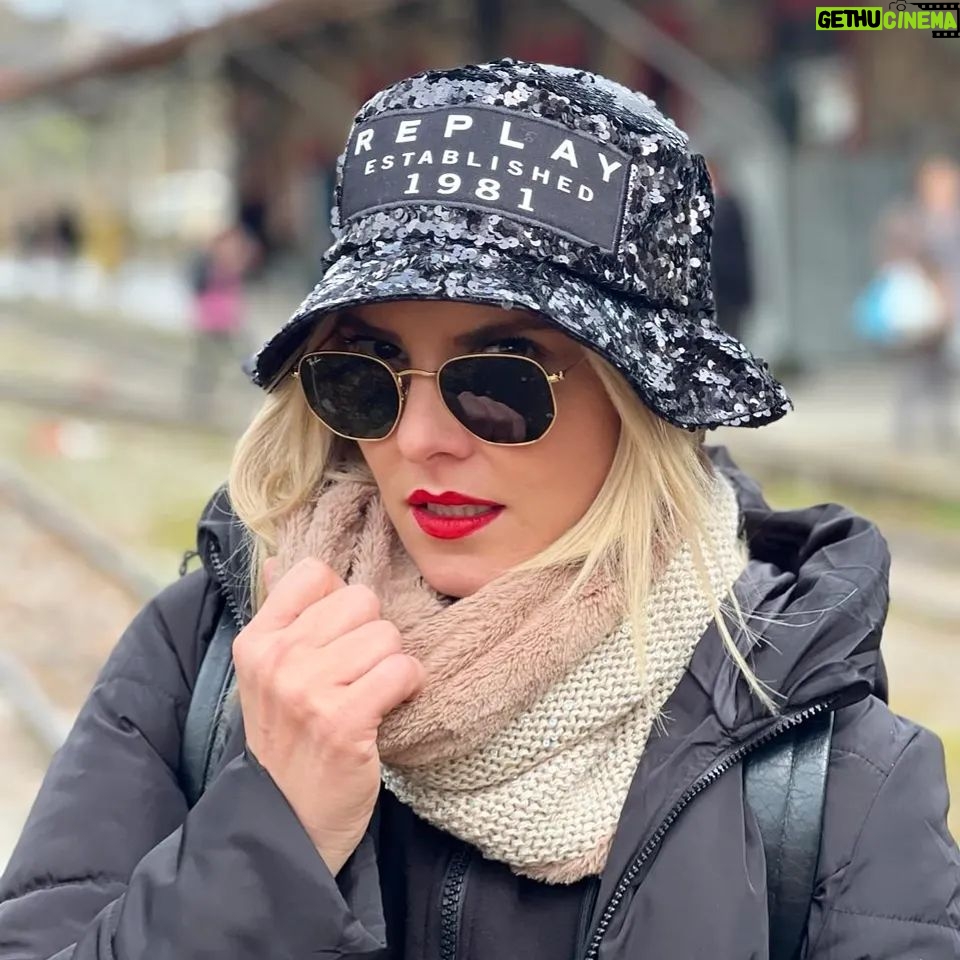 Marilena Radou - 1.1K Likes - Ο μόνος σίγουρος τρόπος να προλάβεις ένα τρένο είναι να χάσεις το προηγούμενο.
Pierre Daninos , 1913-2005, Γάλλος συγγραφέας
#train #trainstation #kalavryta #trip #friends #snood #hoody #clothes #styling #girls