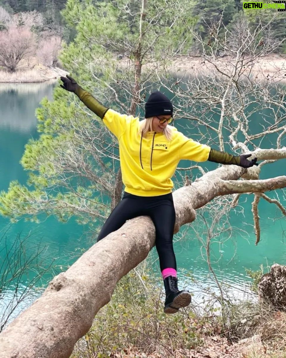 Marilena Radou - 1.8K Likes - Το ταξίδι, όπως και η αγάπη, εκφράζει μια απόπειρα να μετατρέψουμε το όνειρο σε πραγματικότητα.
Alain de Botton
Ελβετός συγγραφέας
#travel #greece #friendship #girls #lake #nature #tsivlou #sunday #smile #colours