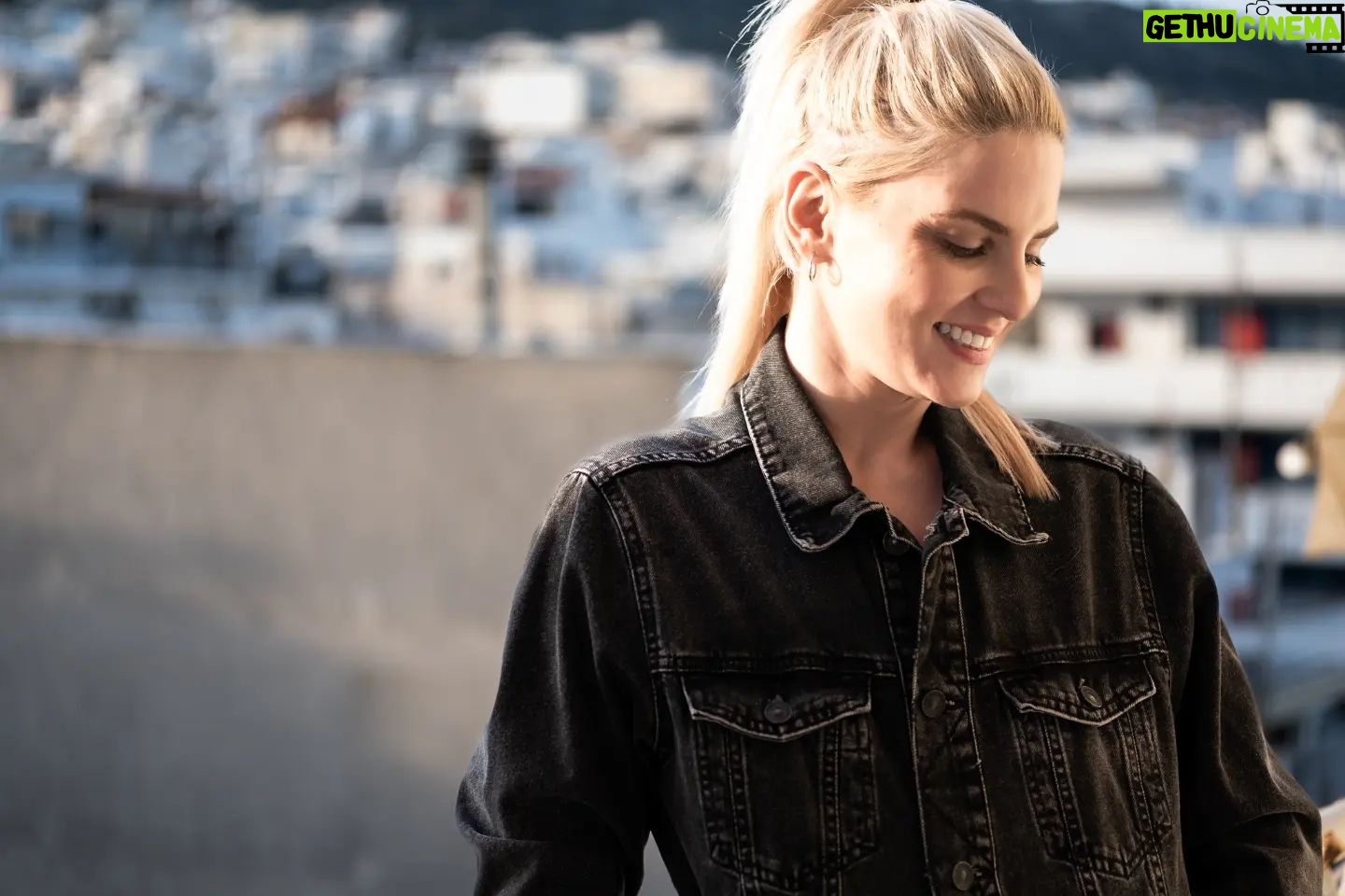 Marilena Radou - 1.4K Likes - Το έργο κάθε ανθρώπου,
είτε πρόκειται για λογοτεχνία
είτε μουσική είτε ζωγραφική είτε αρχιτεκτονική
είτε οτιδήποτε άλλο,
είναι πάντα ένα πορτραίτο του εαυτού του.
Σάμουελ Μπάτλερ , 1835-1902, Άγγλος συγγραφέας
#portrait #rainbow #afterrain #woman #face #smile #thoughts #mind