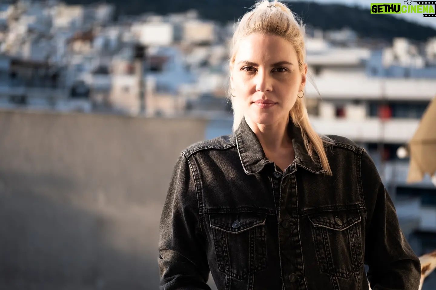 Marilena Radou - 1.4K Likes - Το έργο κάθε ανθρώπου,
είτε πρόκειται για λογοτεχνία
είτε μουσική είτε ζωγραφική είτε αρχιτεκτονική
είτε οτιδήποτε άλλο,
είναι πάντα ένα πορτραίτο του εαυτού του.
Σάμουελ Μπάτλερ , 1835-1902, Άγγλος συγγραφέας
#portrait #rainbow #afterrain #woman #face #smile #thoughts #mind