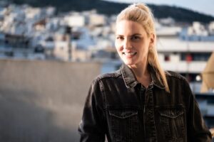 Marilena Radou Instagram - Το έργο κάθε ανθρώπου, 
είτε πρόκειται για λογοτεχνία 
είτε μουσική είτε ζωγραφική είτε αρχιτεκτονική 
είτε οτιδήποτε άλλο, 
είναι πάντα ένα πορτραίτο του εαυτού του.
Σάμουελ Μπάτλερ , 1835-1902, Άγγλος συγγραφέας
#portrait #rainbow #afterrain #woman #face #smile #thoughts #mind