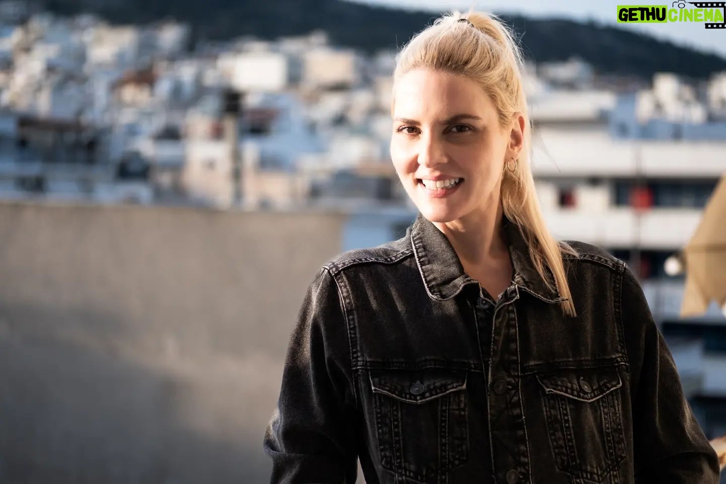 Marilena Radou - 1.4K Likes - Το έργο κάθε ανθρώπου,
είτε πρόκειται για λογοτεχνία
είτε μουσική είτε ζωγραφική είτε αρχιτεκτονική
είτε οτιδήποτε άλλο,
είναι πάντα ένα πορτραίτο του εαυτού του.
Σάμουελ Μπάτλερ , 1835-1902, Άγγλος συγγραφέας
#portrait #rainbow #afterrain #woman #face #smile #thoughts #mind