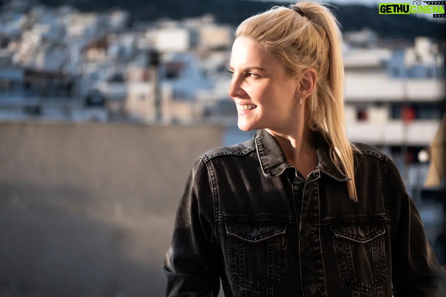 Marilena Radou - 1.4K Likes - Το έργο κάθε ανθρώπου,
είτε πρόκειται για λογοτεχνία
είτε μουσική είτε ζωγραφική είτε αρχιτεκτονική
είτε οτιδήποτε άλλο,
είναι πάντα ένα πορτραίτο του εαυτού του.
Σάμουελ Μπάτλερ , 1835-1902, Άγγλος συγγραφέας
#portrait #rainbow #afterrain #woman #face #smile #thoughts #mind