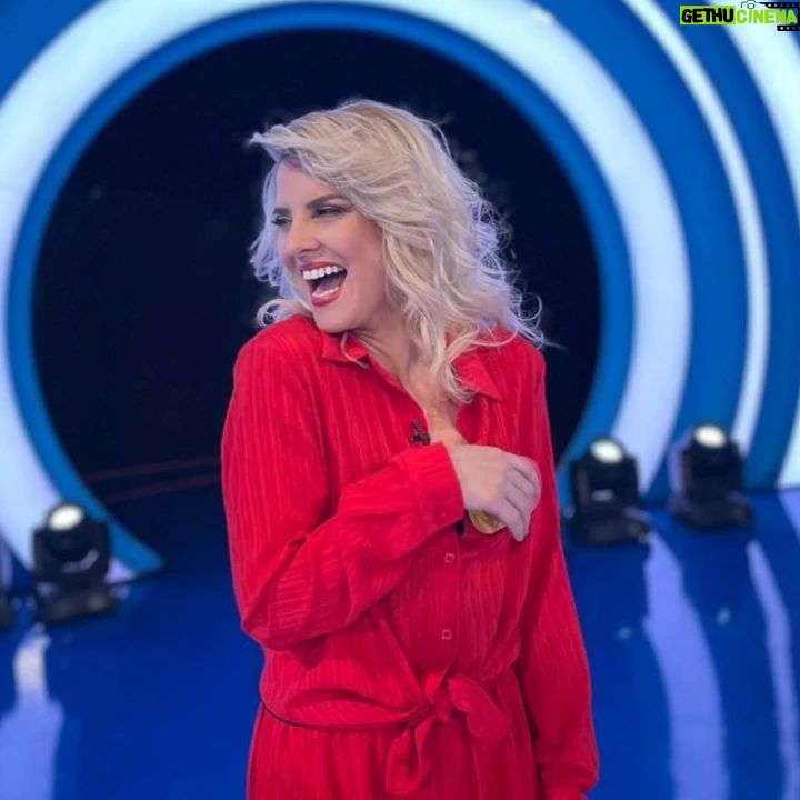Marilena Radou - 1.6K Likes - Οι άνθρωποι δεν σταματούν να παίζουνε επειδή γερνάνε. Γερνάνε επειδή σταματούν να παίζουνε.
Oliver W. Holmes
Αμερικανός συγγραφέας (1809-1894)
🙏
@yorgoskaramihos
❤️
#smile #friends #actors #happiness #tvshow #game #pestileksi #pestilexi #makeup @aphromisiakouli #hairstyle @giannistsianakas #guestdirector @dimitravourdouka