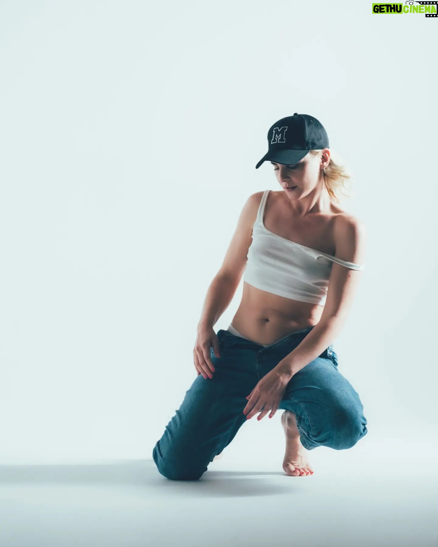 Marilena Radou - 1.2K Likes - Αν το καπέλο σου κάνει, φόρα το.
Αγγλική παροιμία
🤠
#jokey #hat #jeans #smile #woman #studio #actress