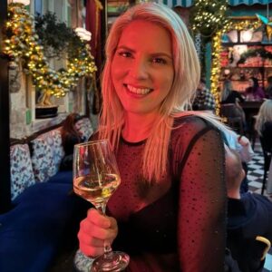 Marilena Radou Instagram - Φίλος είναι κάποιος που σου δίνει πλήρη ελευθερία να είσαι ο εαυτός σου.
Jim Morrison
Αμερικανός τραγουδιστής (των «Doors») (1943-1971)
#friends #family #bestfriend #love #smile #happiness #winelover #wine #friday #fridaynight #night #nightout